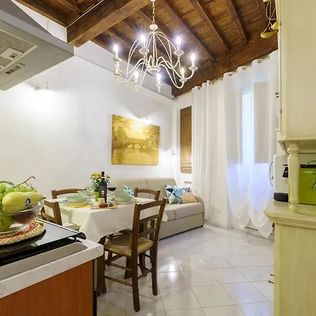 Casa La Piccola Torre Apartment